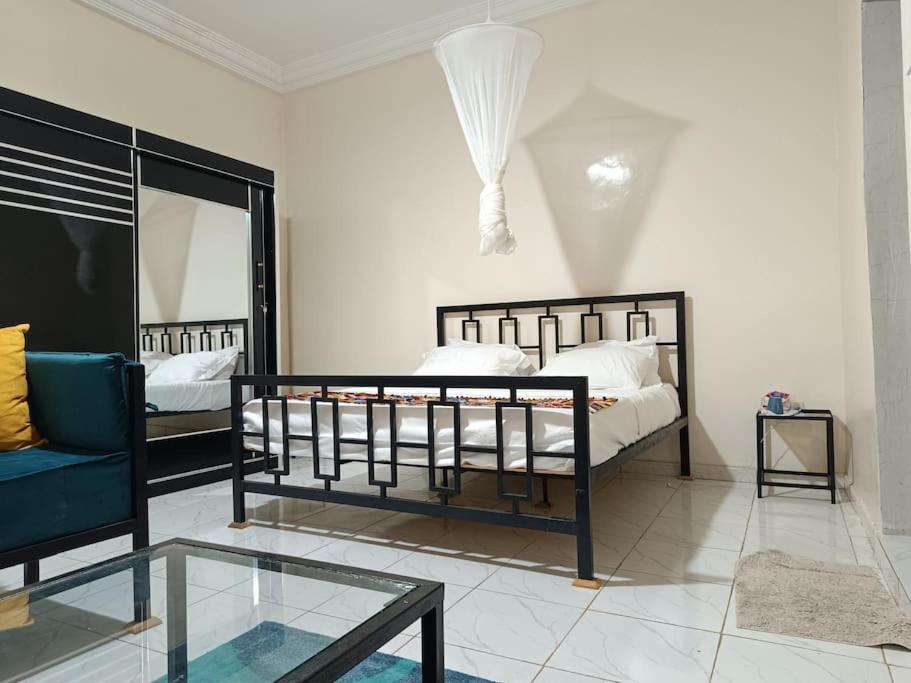 Studio Meuble Diass Экстерьер фото